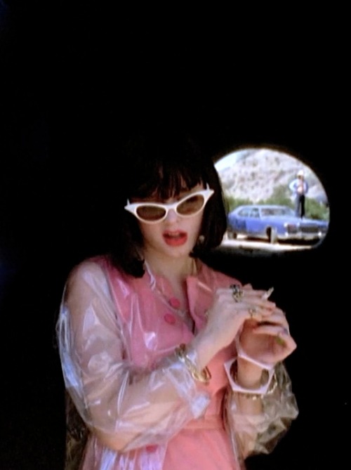 Sex filmwitches:  Rose McGowan in The Doom Generation pictures