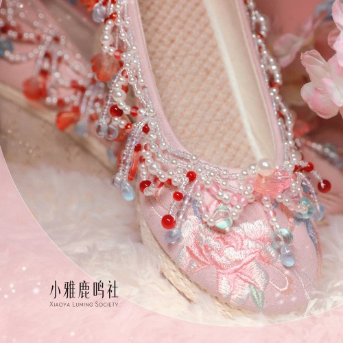 Embroidered shoes for chinese hanfu by 小雅鹿鸣社