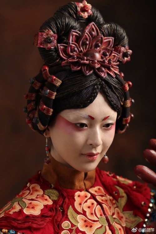 dressesofchina: Costumes for dance performance Pingtan Impressions. Designed by Cui Xiaodong