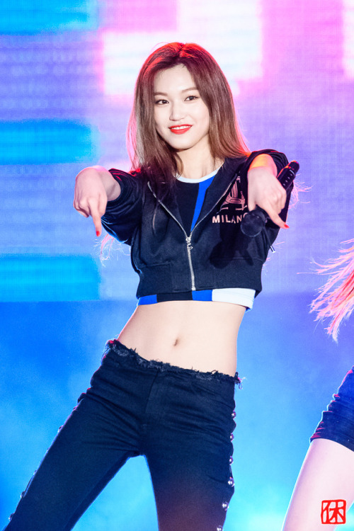 marinhoramone:  December 4th, WekiMeki (and IOI) member Doyeon’s birthday (18).