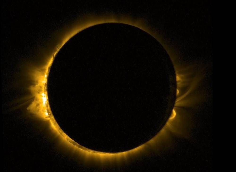 bobbycaputo:  Month in Space: See a Black Sun and a Rocket’s Red GlareGet a look