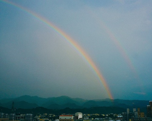 / 「雨後彩虹。」 —日常風景系列 #臺灣 #苗栗 #彩虹 #日常風景 #日常写真 #攝影 #生活 #日常 #taiwan #miaoli #rainbow #dailypic #photogram 