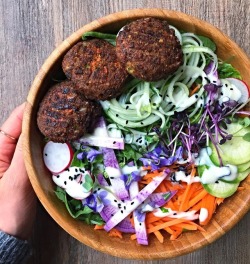food-without-regrets:  Lunch was a quick wild plant throw-together salad with pre-made (thawed) quinoa patties.  For the patties: 1 cup cooked Quinoa 1 tsp mustard 3 finely chopped spring onions 1 clove garlic Pinch of salt  Fresh or dried mint leaves