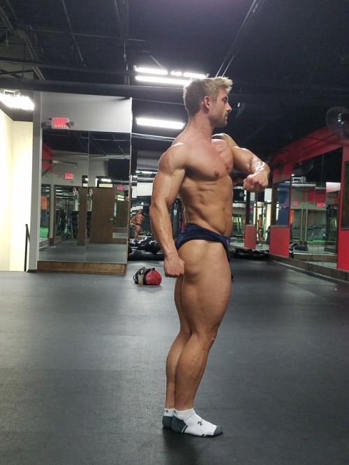 cwright-1:  Little bit of posing practice tonight at just over 5 weeks out. 194 lbs.