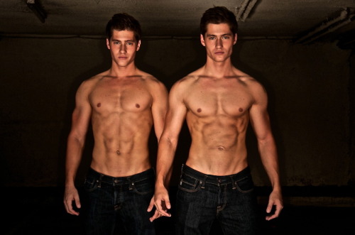 brentwalker092:  takemetobedandlosemeforever:  Caleb Pryer Josh Pryer Pryer Twins   I forget–is it wrong if they’re doing each other? :)