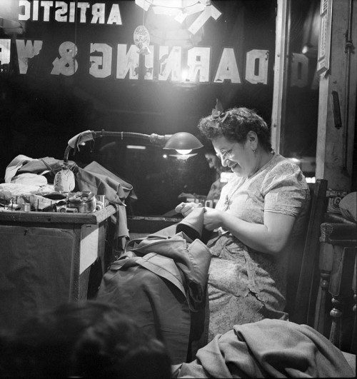 newyorkthegoldenage:  Jewish weaving shop on Broome Street, 1942.Photo: Marjory Collins via LoC