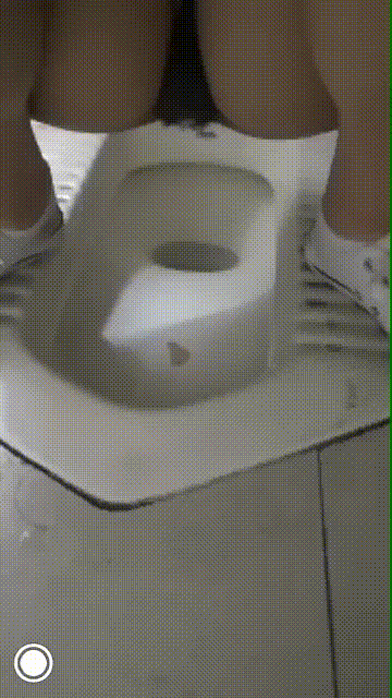 jjjjjkkkkkkki: 今天下班约了一个单男，结果还没下班就给我弹视屏要看我小便。 当时还在上班人很多，在女厕外面还要排队，我就听他边挑逗我边排队，能感觉到淫水都顺着大腿流出来了，他让我拍旁边两