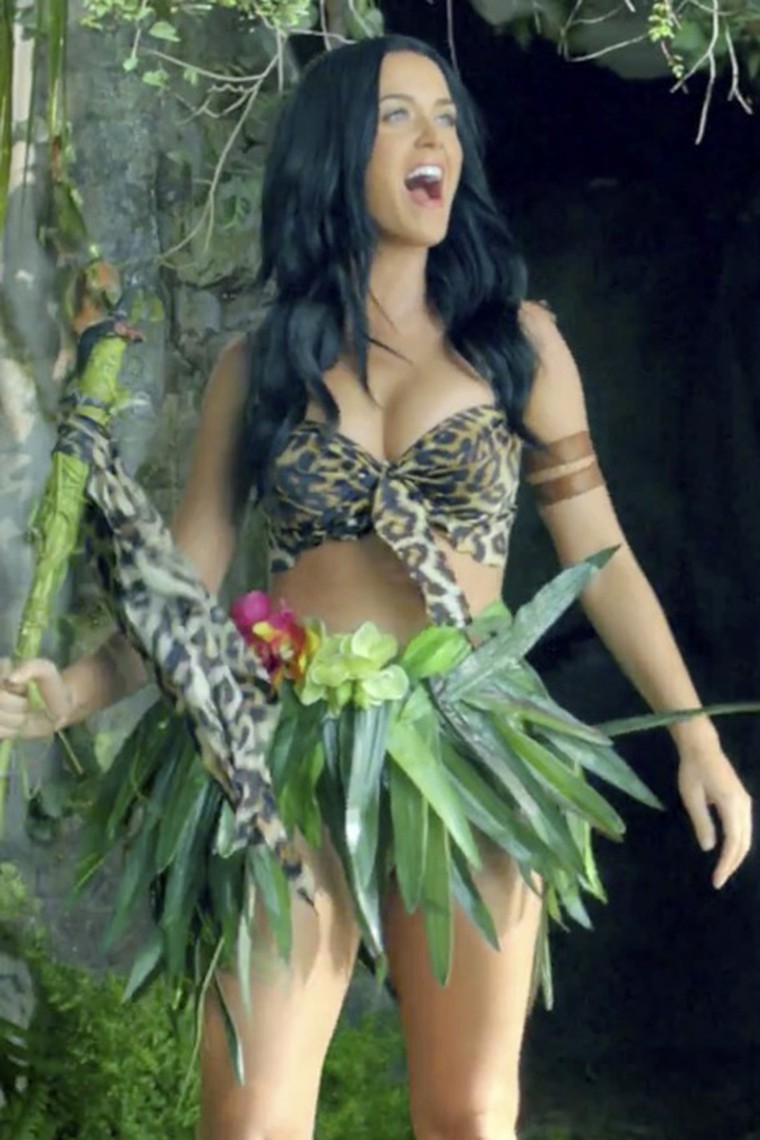 celebritybreasts:  All tiger eyes on her big boobs.