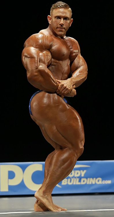 politosblog: perfectmusclemen: Please repost and follow: perfectmusclemen.tumblr.com/ Que be