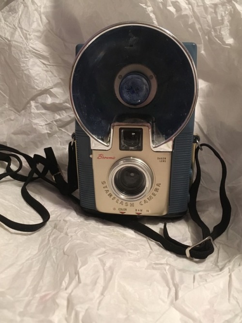 ralisedarys:Kodak Starflash Camera!this model was produced from 1957-1965, this particular colour wa