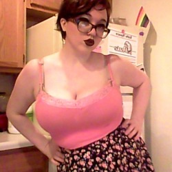 les-grenades:  your fat femme girlfriend  Too cute