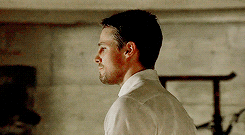 no-one-seesyou-likeido:queen-the-arrow requested: Oliver ‘Felicity’s personal space belongs to me’ Q