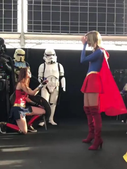 occasionallychristina:crowtrobot2001:Wonder Woman proposing to Supergirl in the presence of Darth Va