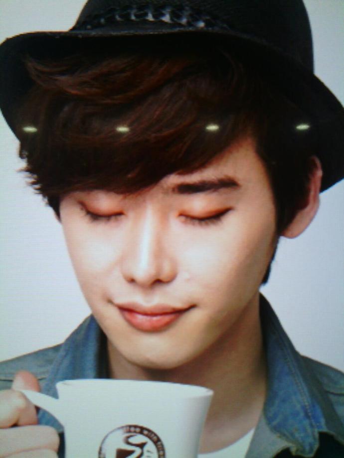 fy-woobin-jongsuk:  Lee Jongsuk for Coffee&amp;Biatti 