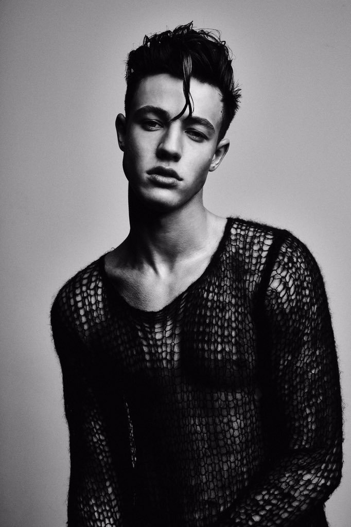 hotfamousmen:  Cameron Dallas 