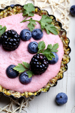 veganrecipecollection:  (via Olives for Dinner | Vegan Recipes and Photography: Raw Berry Tarts)