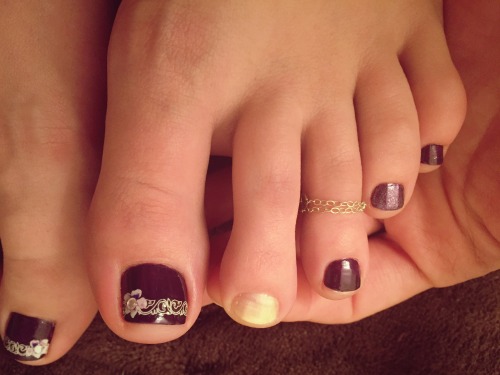 theprettygoodfoot: Eggplant purple with one pearl and one sparkle coated accent toe… Which is your f