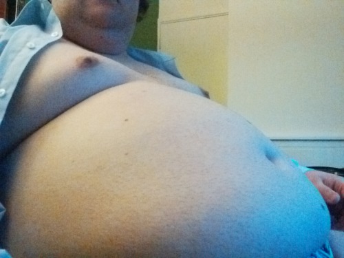 Tummy Tuesday. Im growing fast this shirt fit me well 2 weeks ago