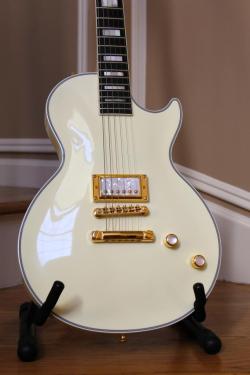 guitarlust:  Gibson Custom Shop Les Paul Custom.  if this doesn&rsquo;t make you want to play, you are bad at person