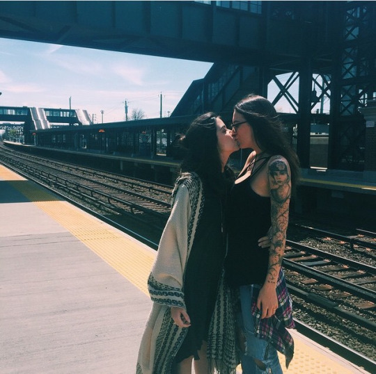 lesbiunicorns:  lesbian blog