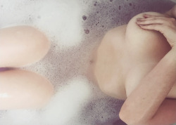 ourdirtydiary:  katevictoriax: Bath time ;)  @katevictoriax   🌷