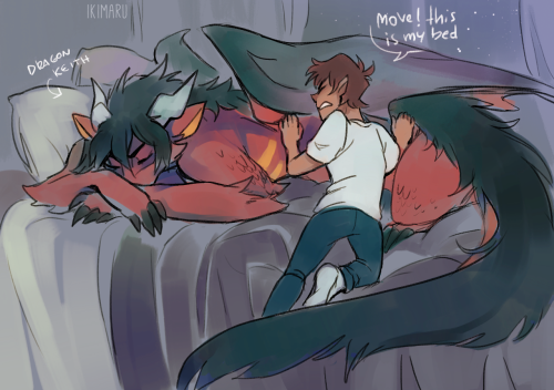   darn these dragons always sleeping in ur bed smh  (some of you asked for more of this AU lool enjoyy!)