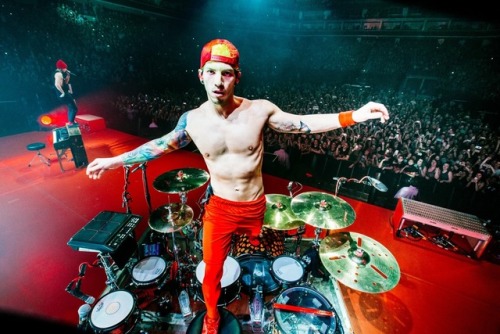 twenty-one-and-dun: Josh dun just got a mom tattoo and it makes me overly happy.