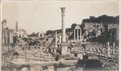 “Touring Roman Ruins” - SET of 3 - Snapshots, c. 1900s &ldquo;Dutchie Talking Italian&rdquo; is writ