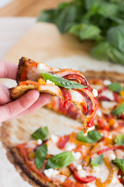 beautifulpicturesofhealthyfood:  Sautéed pepper, goat cheese and basil pizza on cauliflower crust…RECIPE