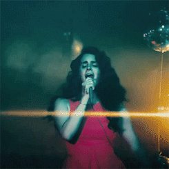 adoringlana:   I hear the birds on the summer breeze 