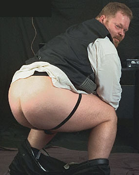 scream2013:  megabaerchen:  thebigbearcave:  DO CRACK! volume #15  Ein sehr geiler Chubby!! Würde mich gern mal mit dem beschäftigen!! 