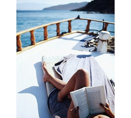 dedicatedtobeclassy:  summer time on//dedicatedtobeclassy.tumblr.com