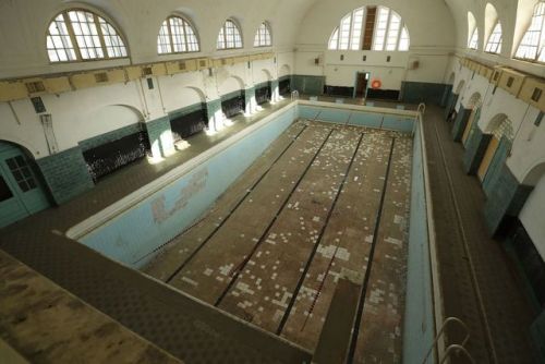 1. A swimming pool in the officer&rsquo;s building of the former Soviet military base at Wünsdorf (E