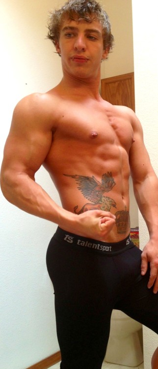 cuteguy-nicemuscle:  gym-punk-jock-nerd:  TEEN  LEAN GYM RAT  x