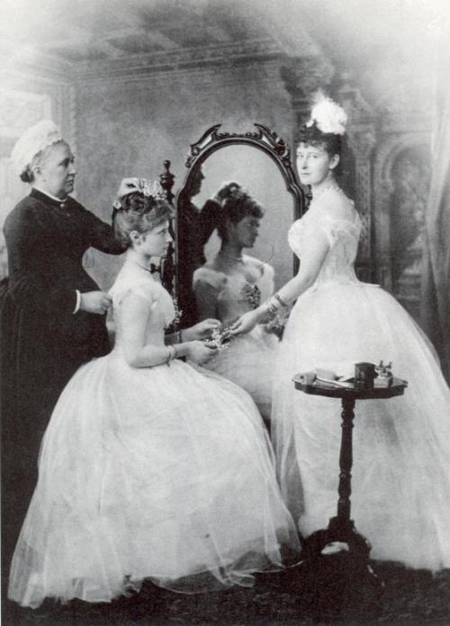 Alix and Ella in preparation for a ball (1889).