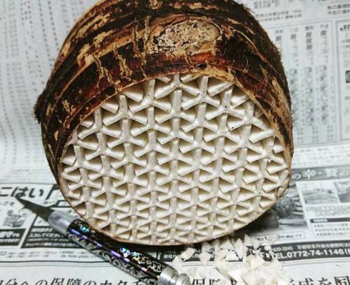 archiemcphee:   Japanese artist Gaku turns fruit and vegetables into intricate works of awesome edible art. Drawing from the traditional Japanese art of decorative garnishing known as Mukimono, Gaku carves beautiful ornamental patterns, often inspired