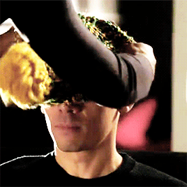 howtogayawaywithmurder:Oliver’s so adorable