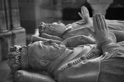 mortisia:  Effigies of Catherine de’ Medici and Henry II in coronation vestments. Basilica of Saint-Denis. source | edit | blogpost