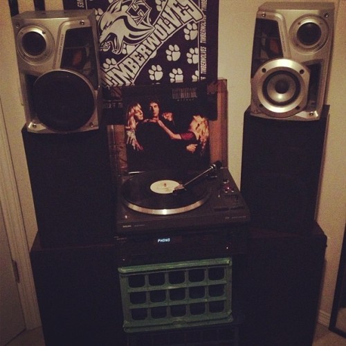 droptheneedlelikethesongssayit:  Another new setup because the last stereo broke lol. Also spinning Fleetwood Mac - Mirage. #vinyl #vinylporn #vinyligclub #vinyladdict #nowspinning #nowplaying #fleetwoodmac #mirage #speakers #turntable #stereo #philips