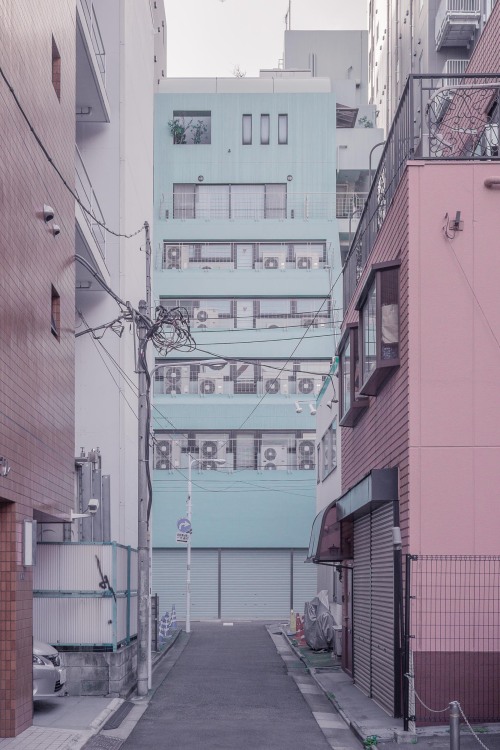 janvranovsky:Pink &amp; Green, somewhere around Akihabara, Tokyo | © Jan Vra