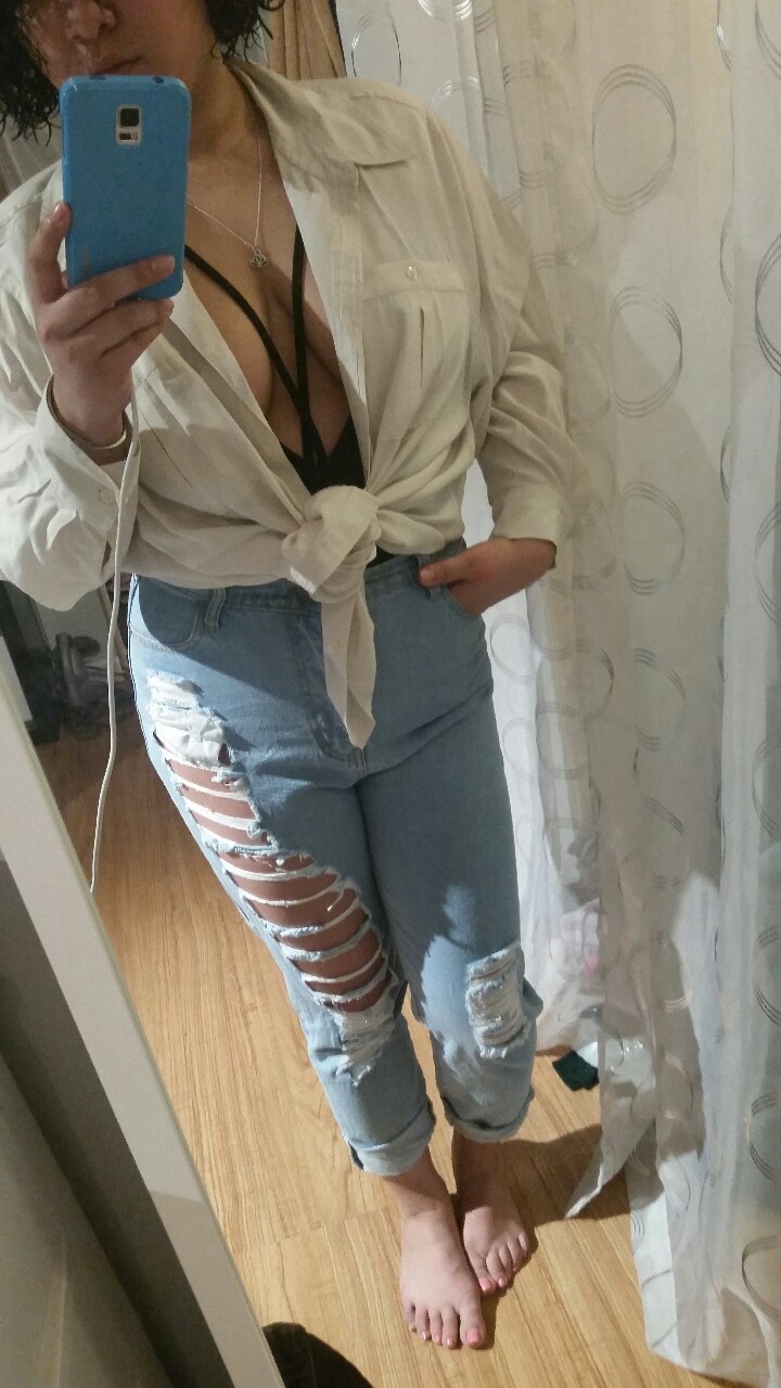 trublulotus:  trying to figure out what to wear tonight and i thought i looked kinda