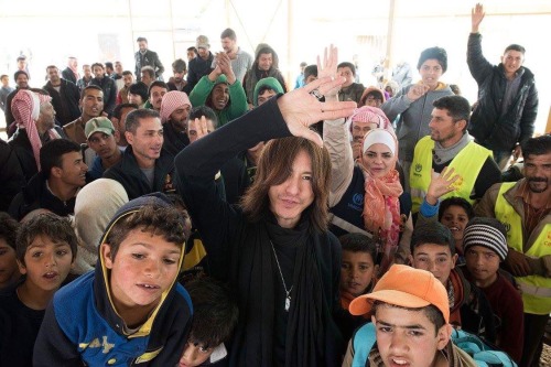 sugiaddict:Sugizo in Jordan visiting Syrian refugees (½)m.facebook.com/SUGIZOofficial/photos