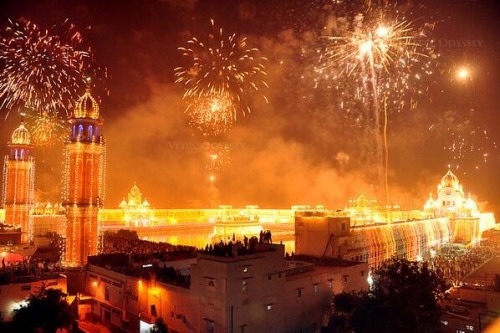 aman-bhandal:  Diwali at the golden temple. Wish I was there