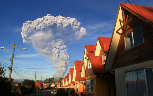 crossconnectmag:  Calbuco volcano erupts in southern Chile for first time since 1972 ( Wed. 22nd April 2015 ) The Calbuco volcano in southern Chile is erupting for the first time in  42 years, spewing huge amounts of ash into the atmosphere and prompting