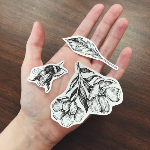 milk-paws:  Tiny tattoo designs. Life is busy. I’m a turtle.  Email for inquiries: cloeyzikmund@gmail.com
