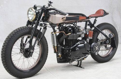 Triumph TT Deluxe.(via CAFE RACER’s PASSION)