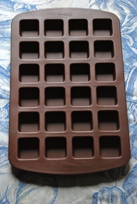 Wilton Bite-Size Brownie Squares Silicone Mold, 24-Cavity