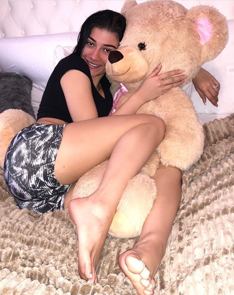 feetcandid