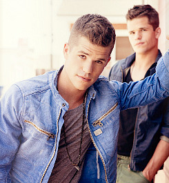 XXX maxcarvers-blog:  The Carver Twins in Bello photo