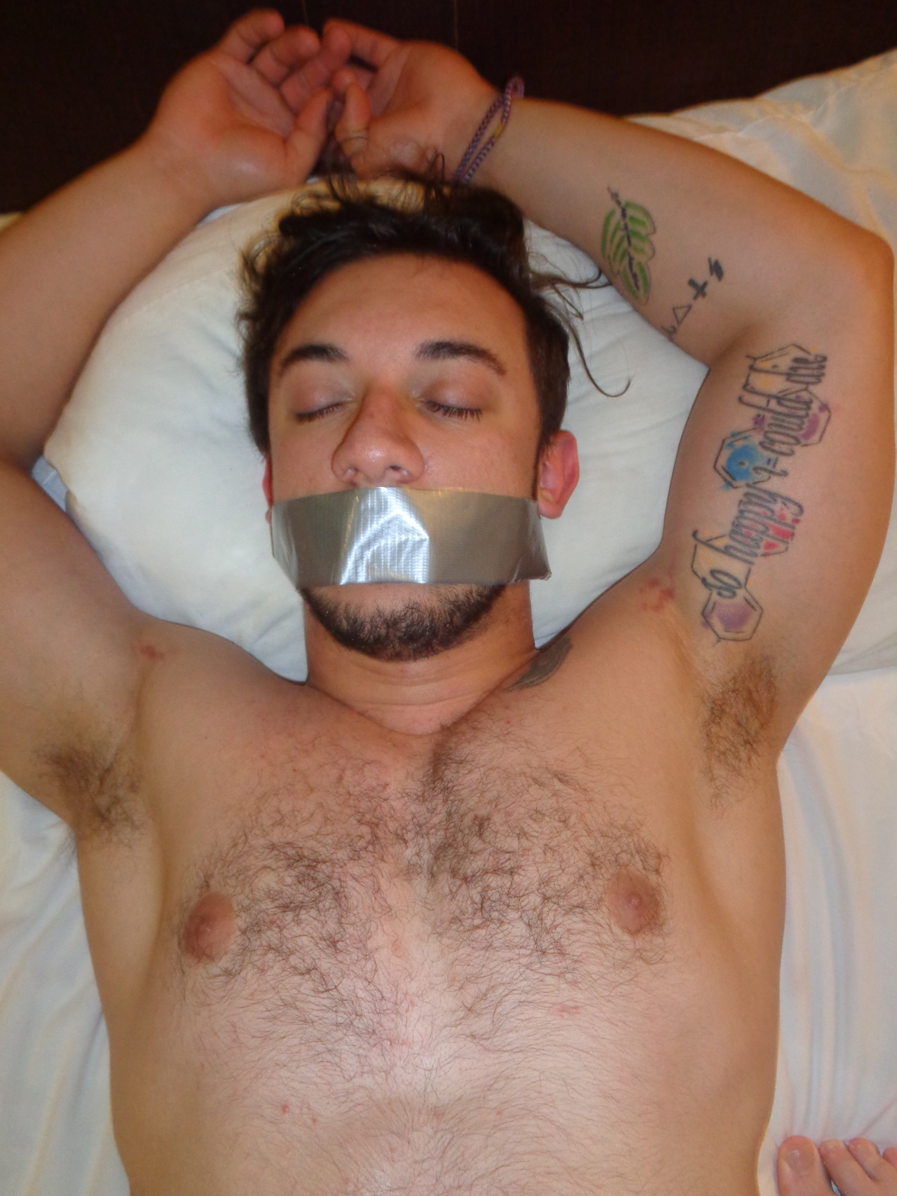 your-darkcandystudent: JZ SORT OF ENJOYING HIS COCK BEING WORKED ON… http://your-darkcandystudent.tumblr.com/